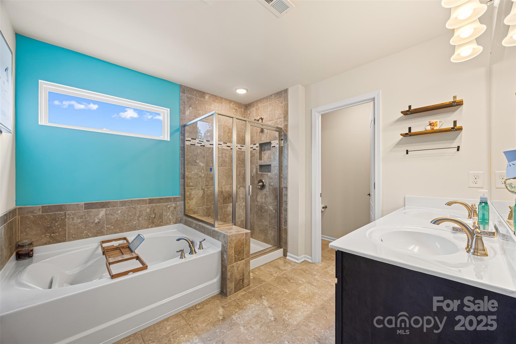 269 Keating Pl Drive Fort Mill, SC 29708 - Photo 33 of 48 a bathroom with a tub a sink and mirror