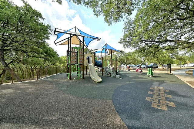 a view of a tennis court