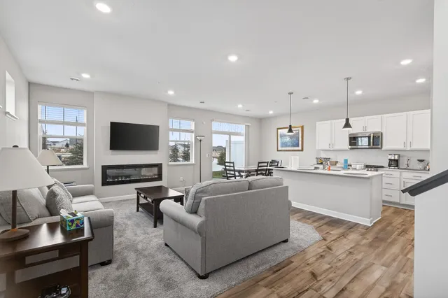 $370,000 | 1935 Prospect Lane, Carver, MN 55315