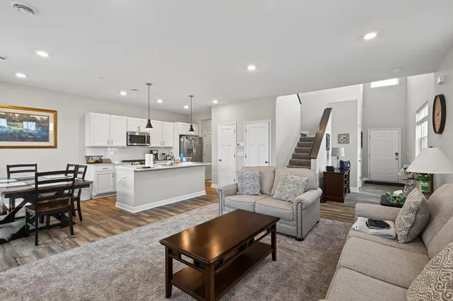 $370,000 | 1935 Prospect Lane, Carver, MN 55315