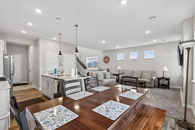 $370,000 | 1935 Prospect Lane, Carver, MN 55315