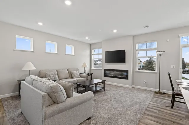 $370,000 | 1935 Prospect Lane, Carver, MN 55315