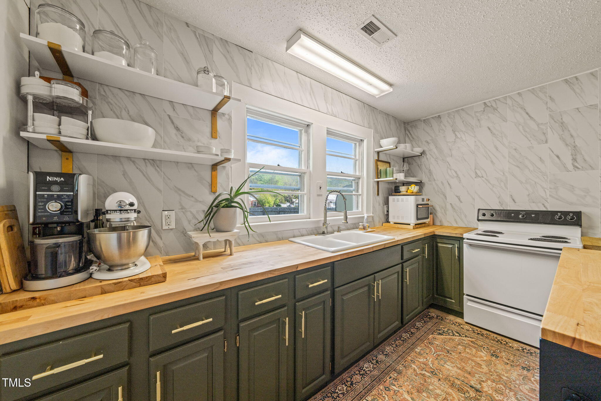 12601 Boyce Mill Road Raleigh, NC 27613 - Photo 13 of 35 a kitchen with a sink and cabinets