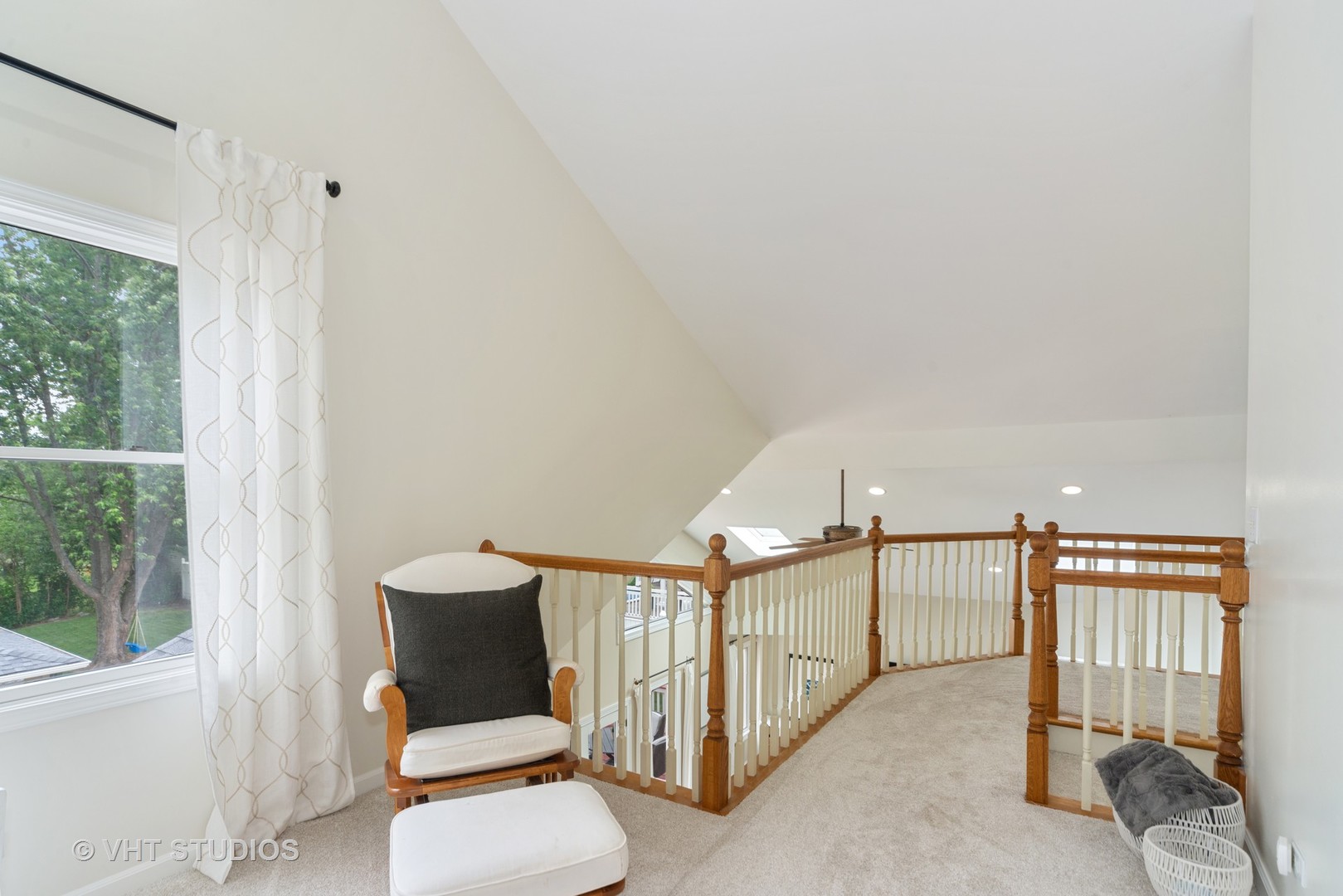 230 West Harrison Road Lombard, IL 60148 - Photo 18 of 31 a living room with furniture and a window