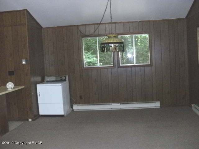 879 Ridge Road Gouldsboro, PA 18424 - Photo 4 of 7 Dining Area