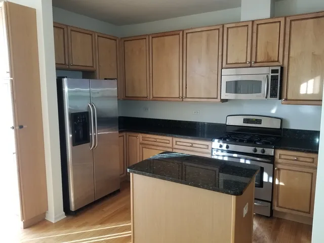 $3,395 | 4702 North Lamon Avenue, Chicago, IL 60630
