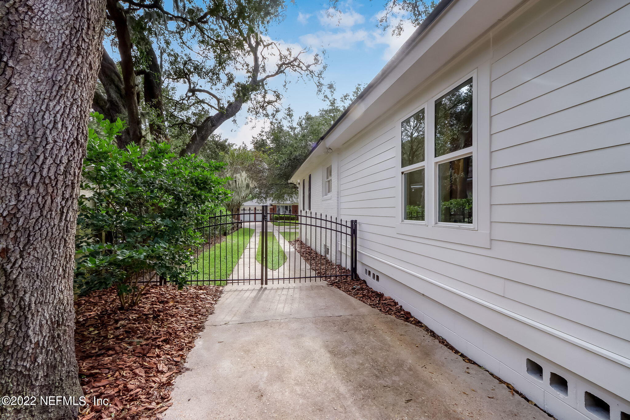 1247 Ardsley Road Jacksonville, FL 32207 - Photo 33 of 41 1247 Ardsley Driveway