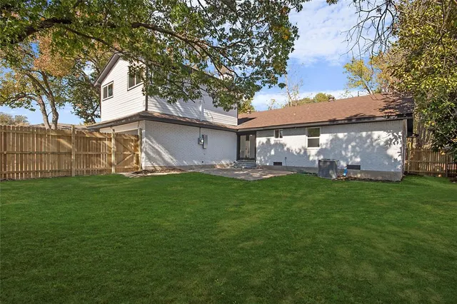 $395,000 | 1212 Willow Glen Drive, Dallas, TX 75232