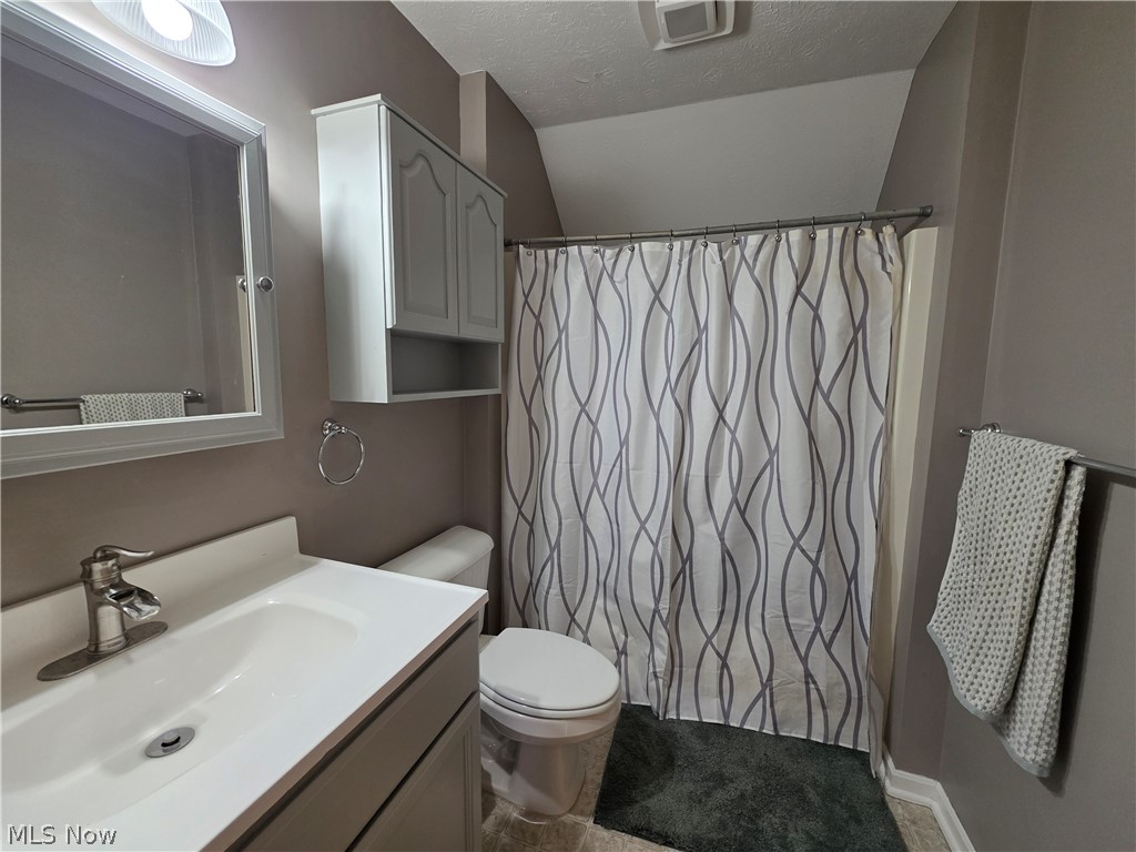 8566 Chatham Road Medina, OH 44256 - Photo 22 of 48 2nd full bath