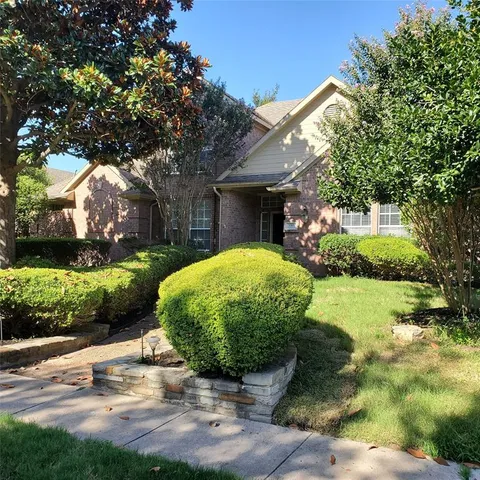 a view of a backyard with garden