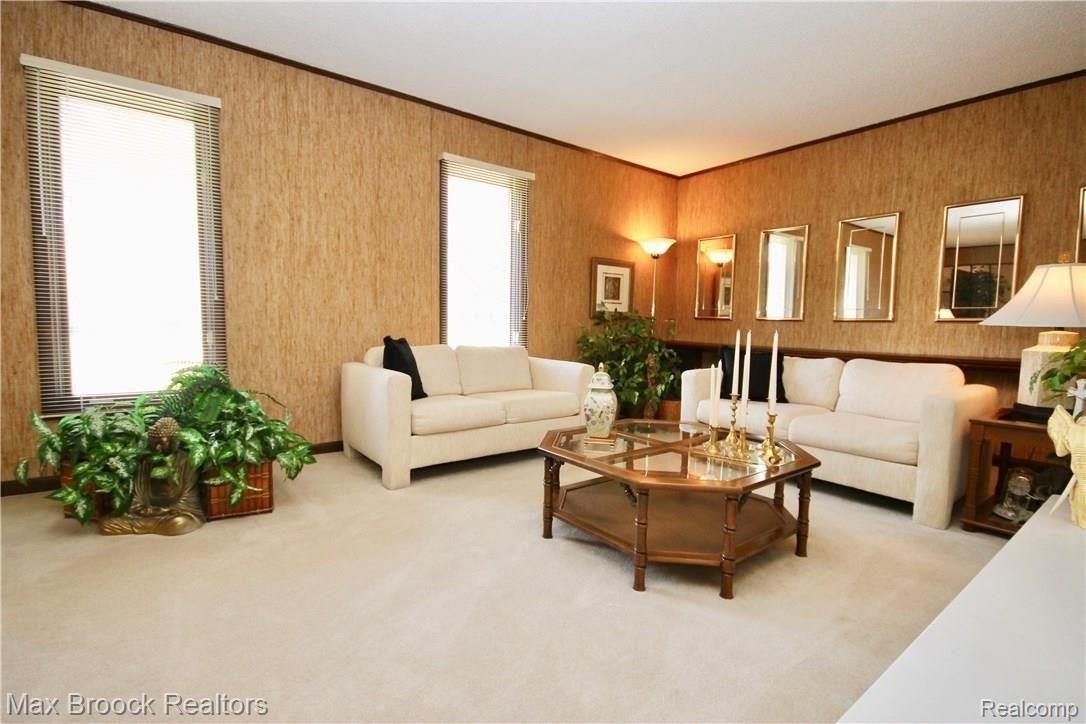 1256 Rugby Circle Bloomfield Hills, MI 48302 - Photo 5 of 24 fullsizeoutput_189f.jpeg