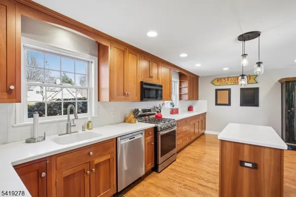 $879,000 | 70 Sycamore Avenue, Berkeley Heights, NJ 07922