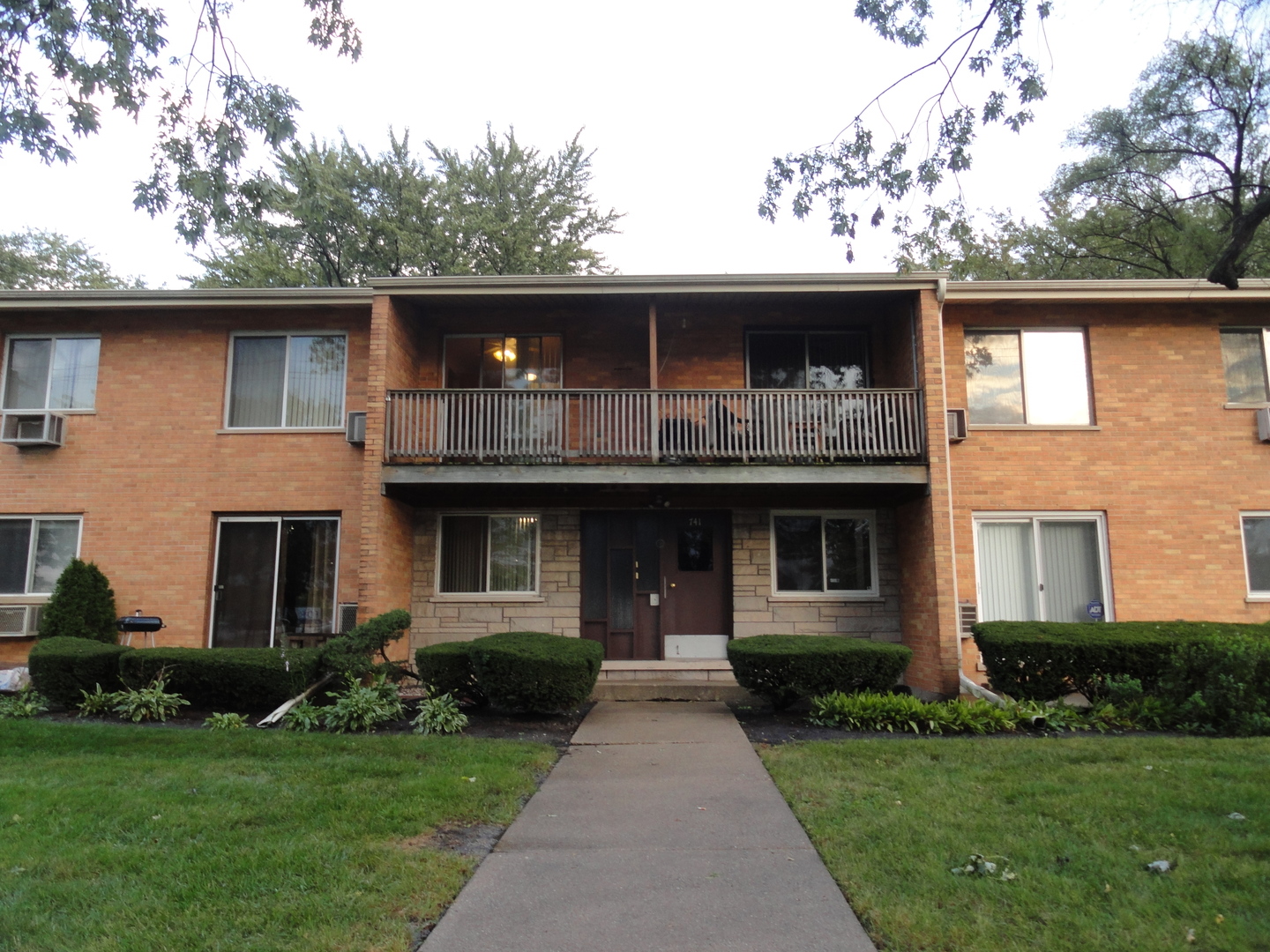 741 Elmhurst Road, Unit E Des Plaines, IL 60016 - Photo 1 of 12