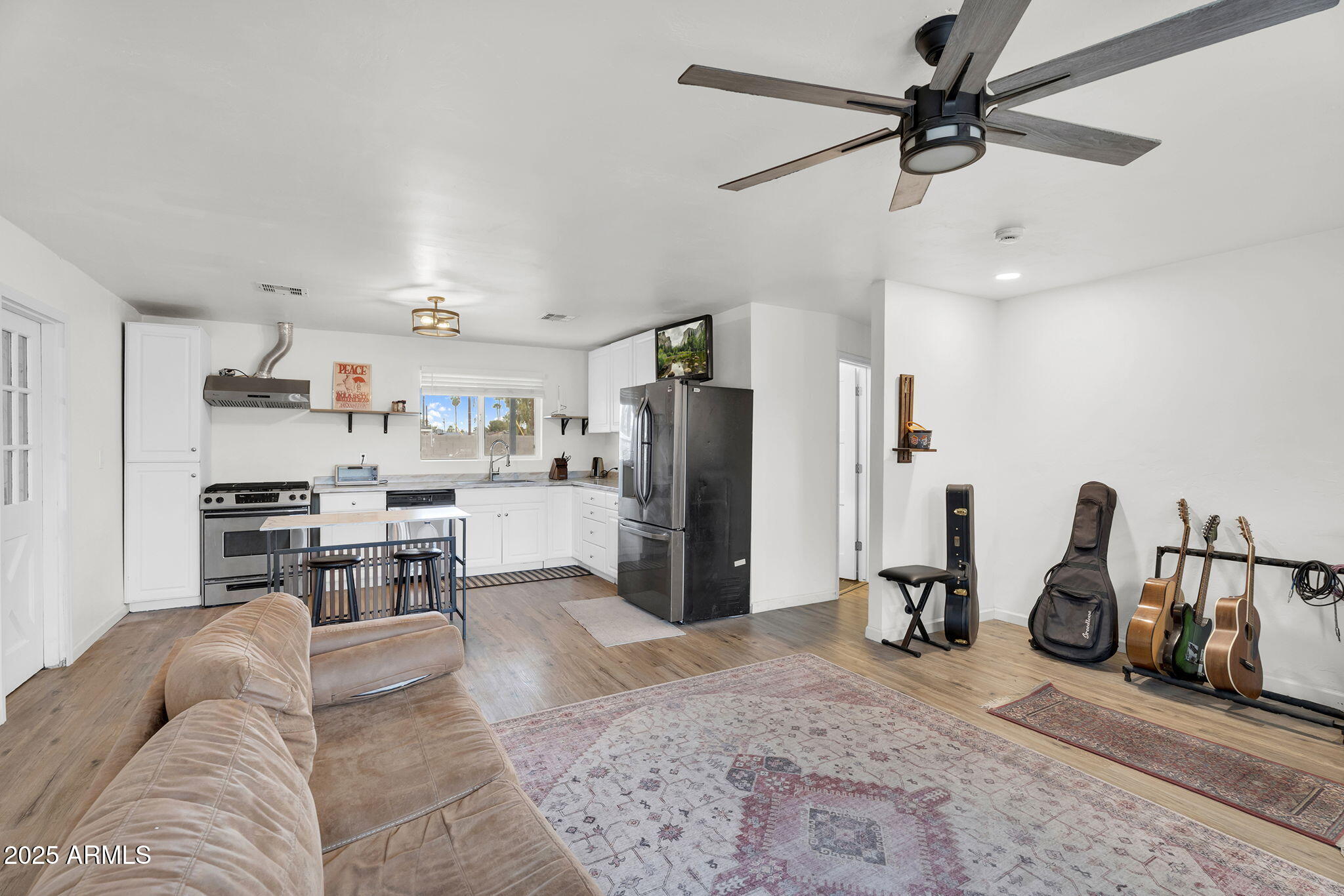 2434 North 37th Way Phoenix, AZ 85008 - Photo 4 of 17 a living room with furniture and kitchen view