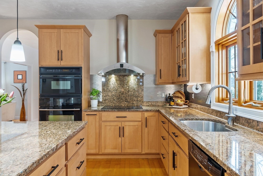 28 Stirling Street Andover, MA 01810 - Photo 10 of 42