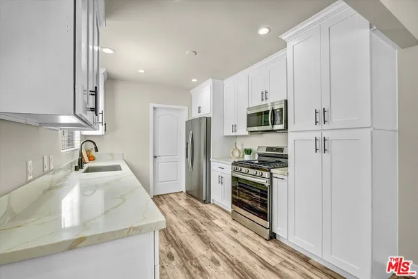 $3,500 | 18749 Gault Street, Reseda, CA 91335