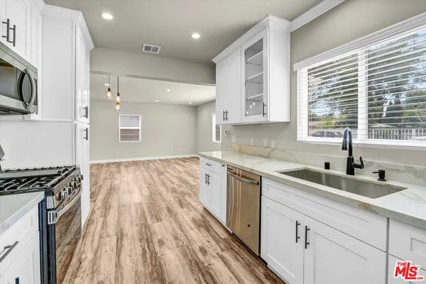 $3,500 | 18749 Gault Street, Reseda, CA 91335