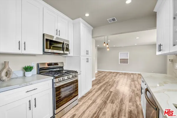 $3,500 | 18749 Gault Street, Reseda, CA 91335