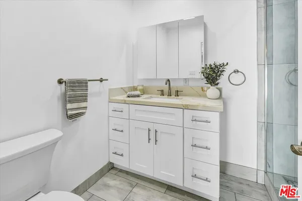 $3,500 | 18749 Gault Street, Reseda, CA 91335