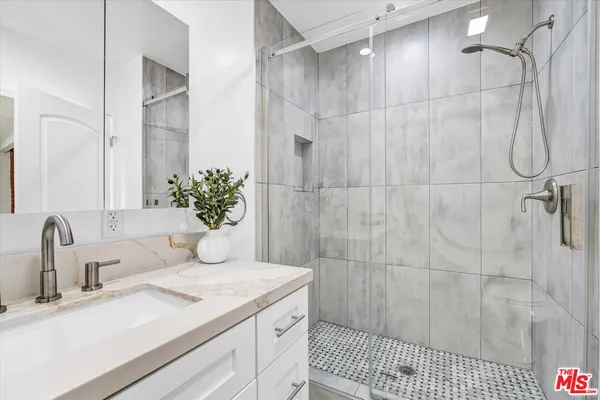 $3,500 | 18749 Gault Street, Reseda, CA 91335