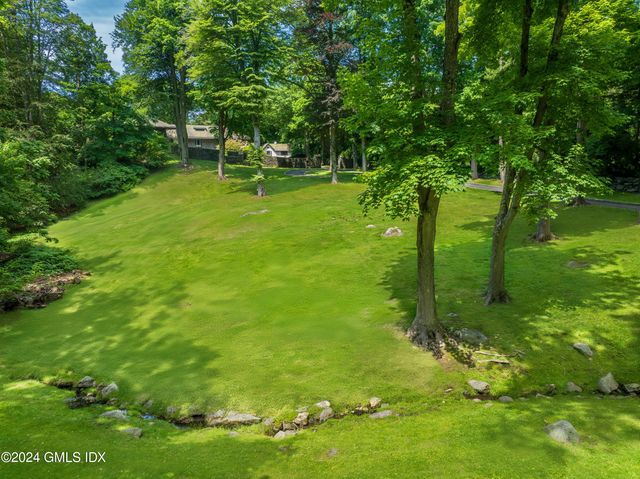 $5,250,000 | 14 Zaccheus Mead Lane, Greenwich, CT 06831
