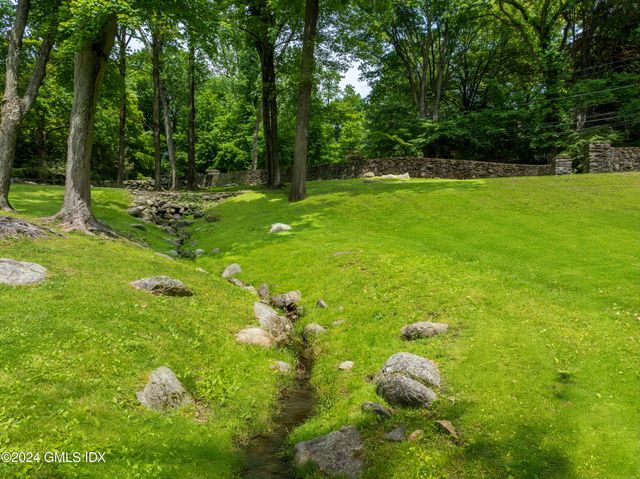 $5,250,000 | 14 Zaccheus Mead Lane, Greenwich, CT 06831