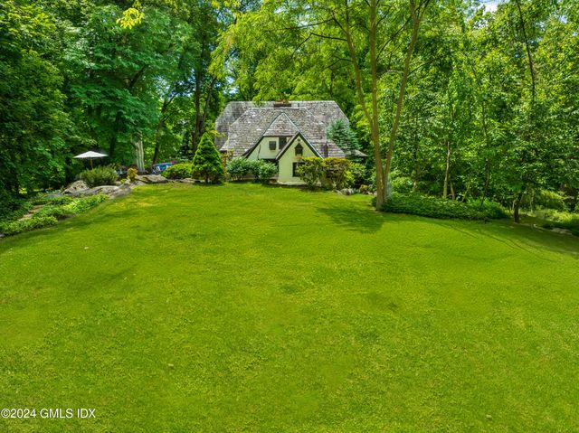 $5,250,000 | 14 Zaccheus Mead Lane, Greenwich, CT 06831