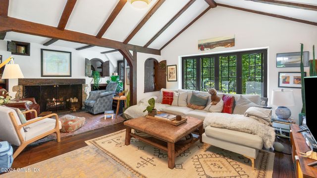 $5,250,000 | 14 Zaccheus Mead Lane, Greenwich, CT 06831