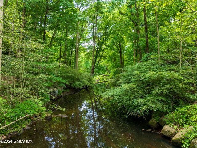 $5,250,000 | 14 Zaccheus Mead Lane, Greenwich, CT 06831