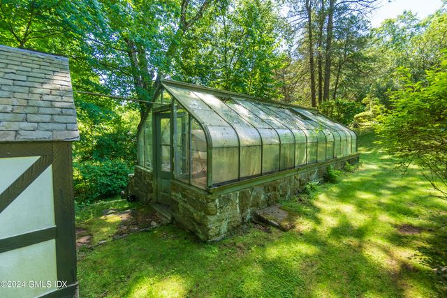 $5,250,000 | 14 Zaccheus Mead Lane, Greenwich, CT 06831