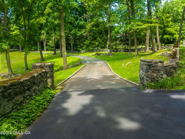 $5,250,000 | 14 Zaccheus Mead Lane, Greenwich, CT 06831
