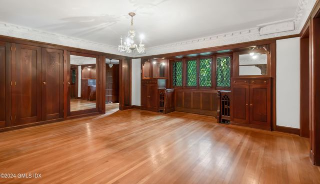 $5,250,000 | 14 Zaccheus Mead Lane, Greenwich, CT 06831