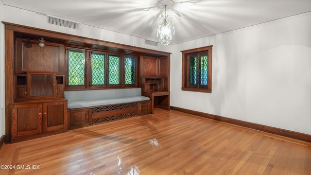 $5,250,000 | 14 Zaccheus Mead Lane, Greenwich, CT 06831