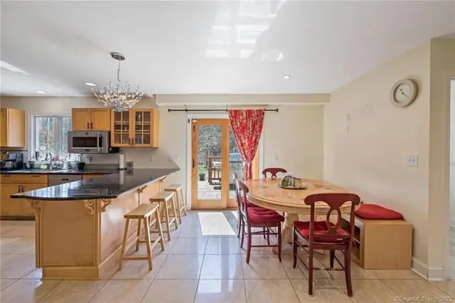 $769,900 | 10 Secor Road, Brookfield, CT 06804