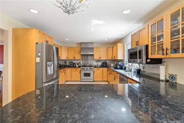 $769,900 | 10 Secor Road, Brookfield, CT 06804