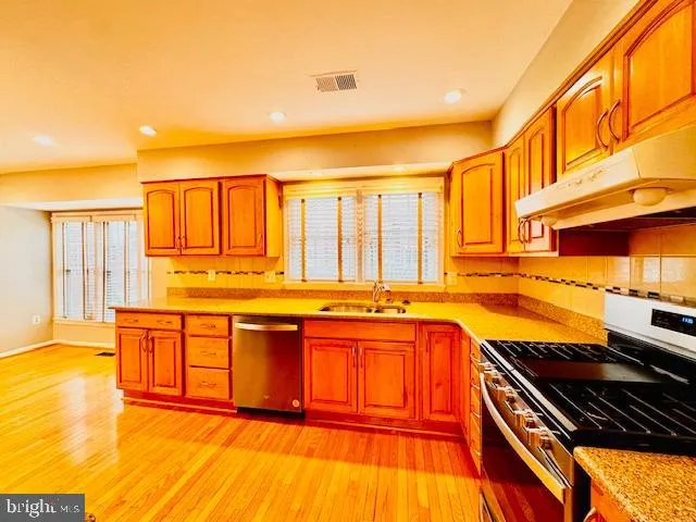 $3,900 | 5139 Woodmire Lane, Alexandria, VA 22311