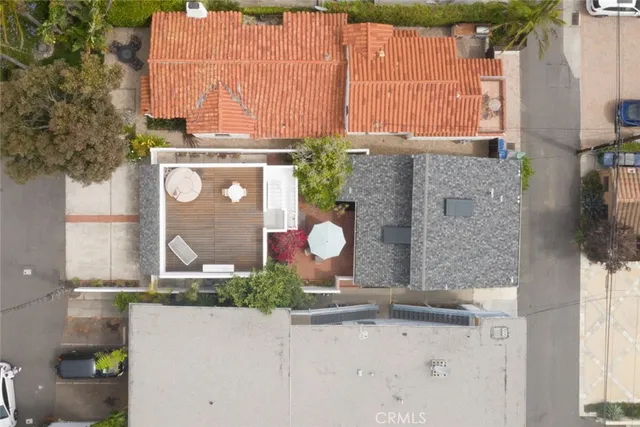 a view of a back yard of the house