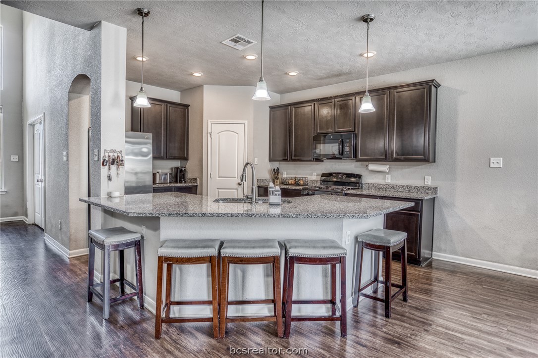 1827 Basin Trail Brenham, TX 77833 - Photo 7 of 38