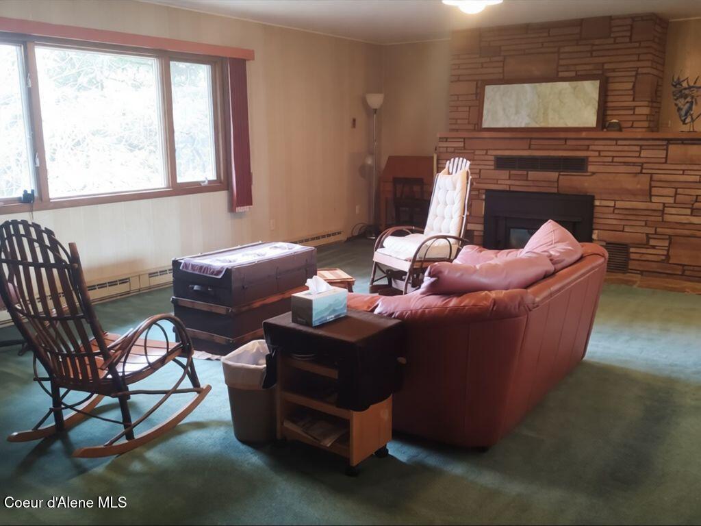 476 Clinton Avenue Coolin, ID 83821 - Photo 15 of 35 Living room