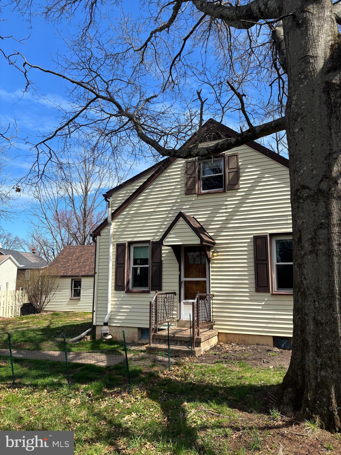 547 Broad Street Spring City, PA 19475 - Photo 2 of 13 side of home