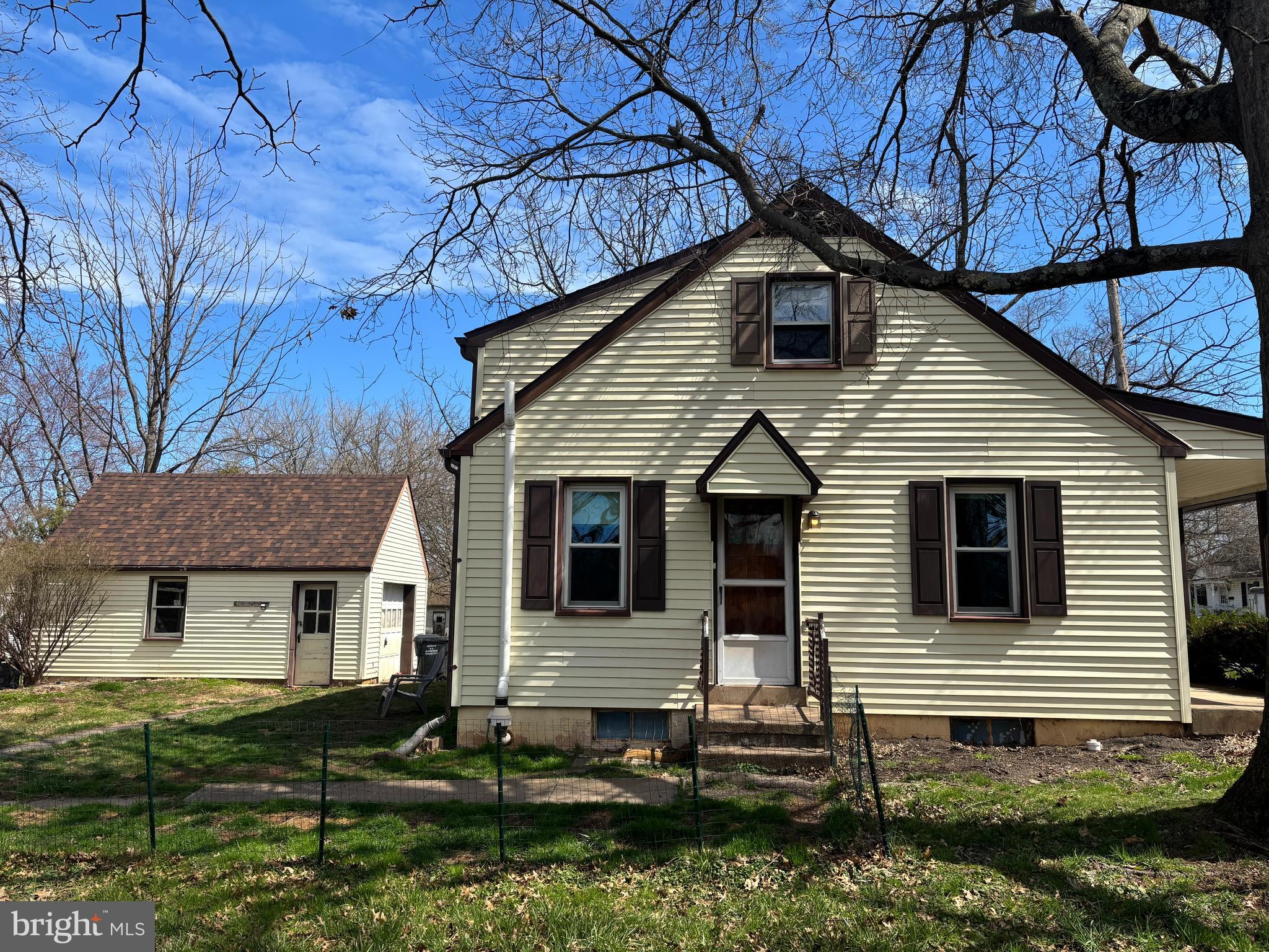 547 Broad Street Spring City, PA 19475 - Photo 4 of 13