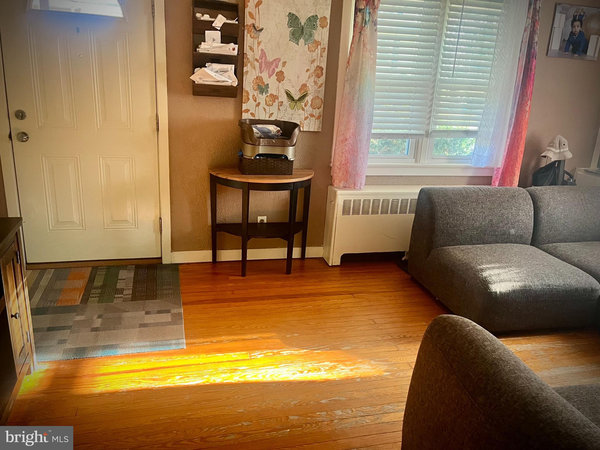 547 Broad Street Spring City, PA 19475 - Photo 5 of 13 living room