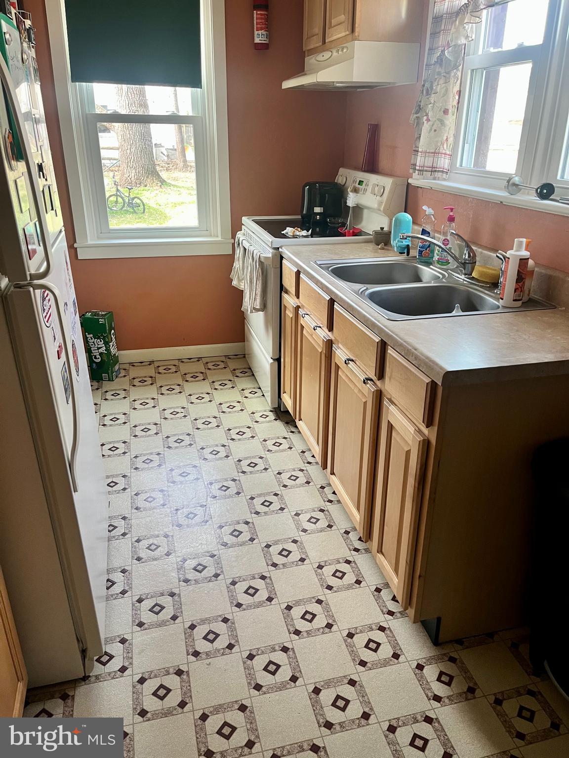 547 Broad Street Spring City, PA 19475 - Photo 6 of 13 kitchen