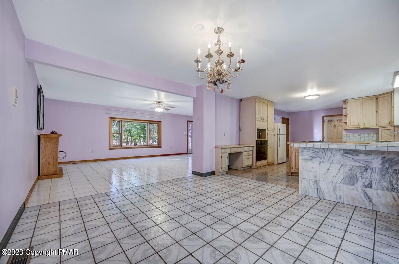 145 Gap View Circle Bushkill, PA 18324 - Photo 20 of 37 a view of a livingroom with furniture
