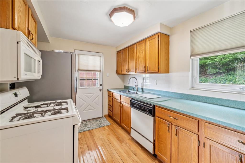 960 Roland Road Pittsburgh, PA 15221 - Photo 8 of 20 Gallery Image 8