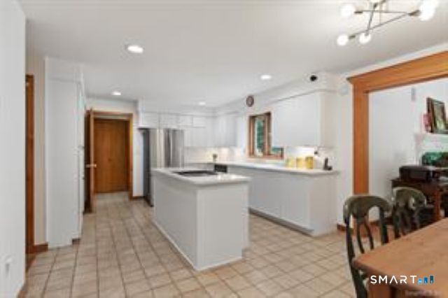 29 Pease Road Woodbridge, CT 06525 - Photo 8 of 19