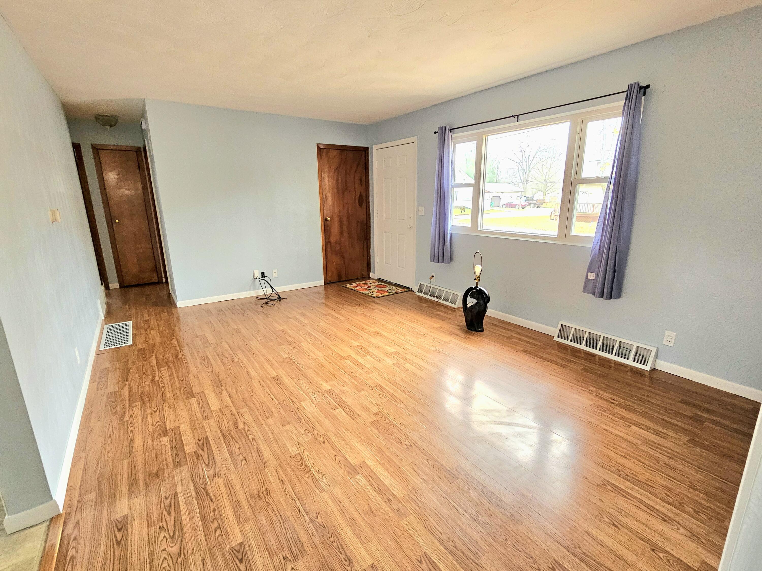 1005 South Constantine Street Three Rivers, MI 49093 - Photo 15 of 26 20241116_124104