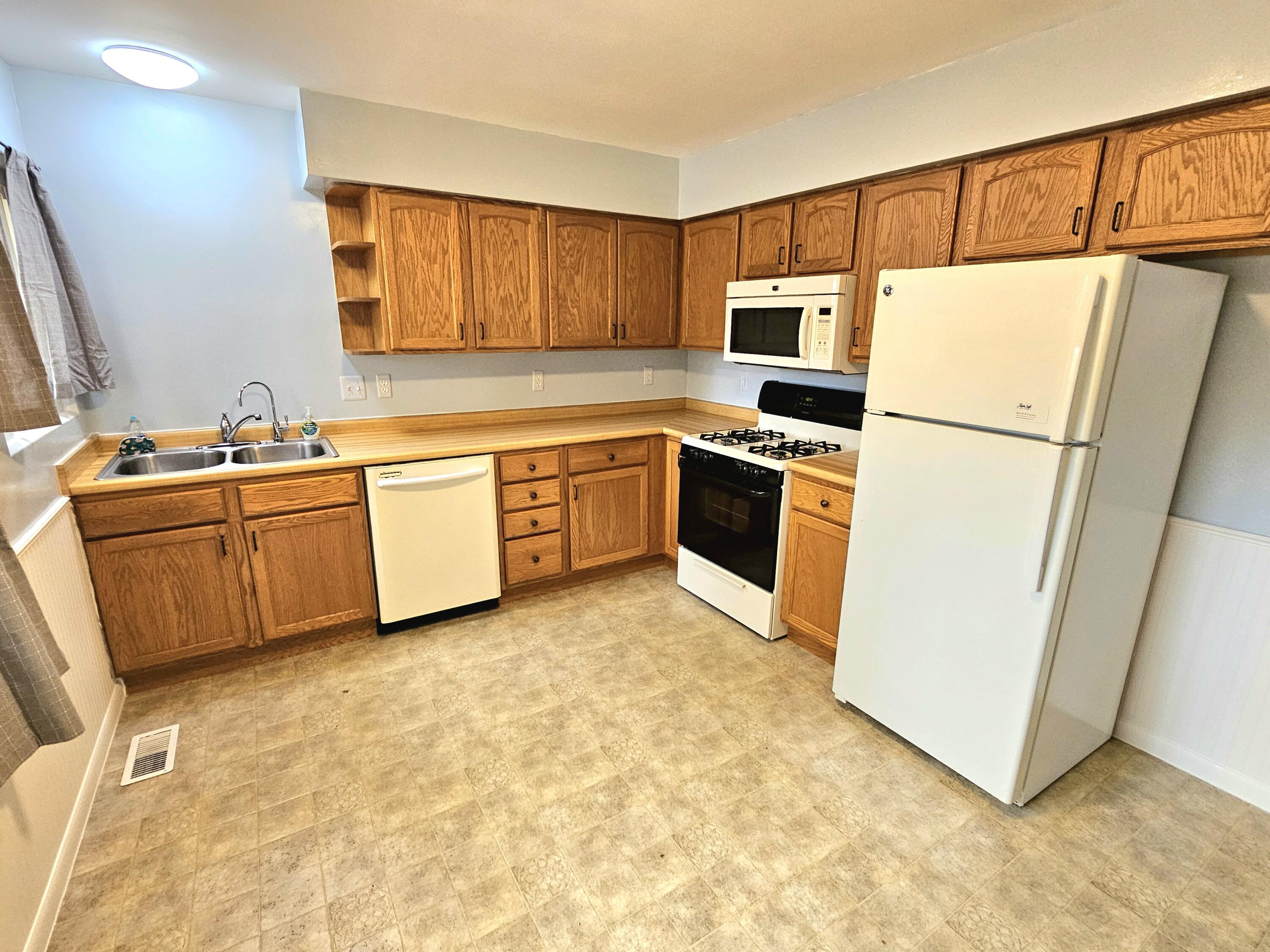 1005 South Constantine Street Three Rivers, MI 49093 - Photo 17 of 26 20241116_124017