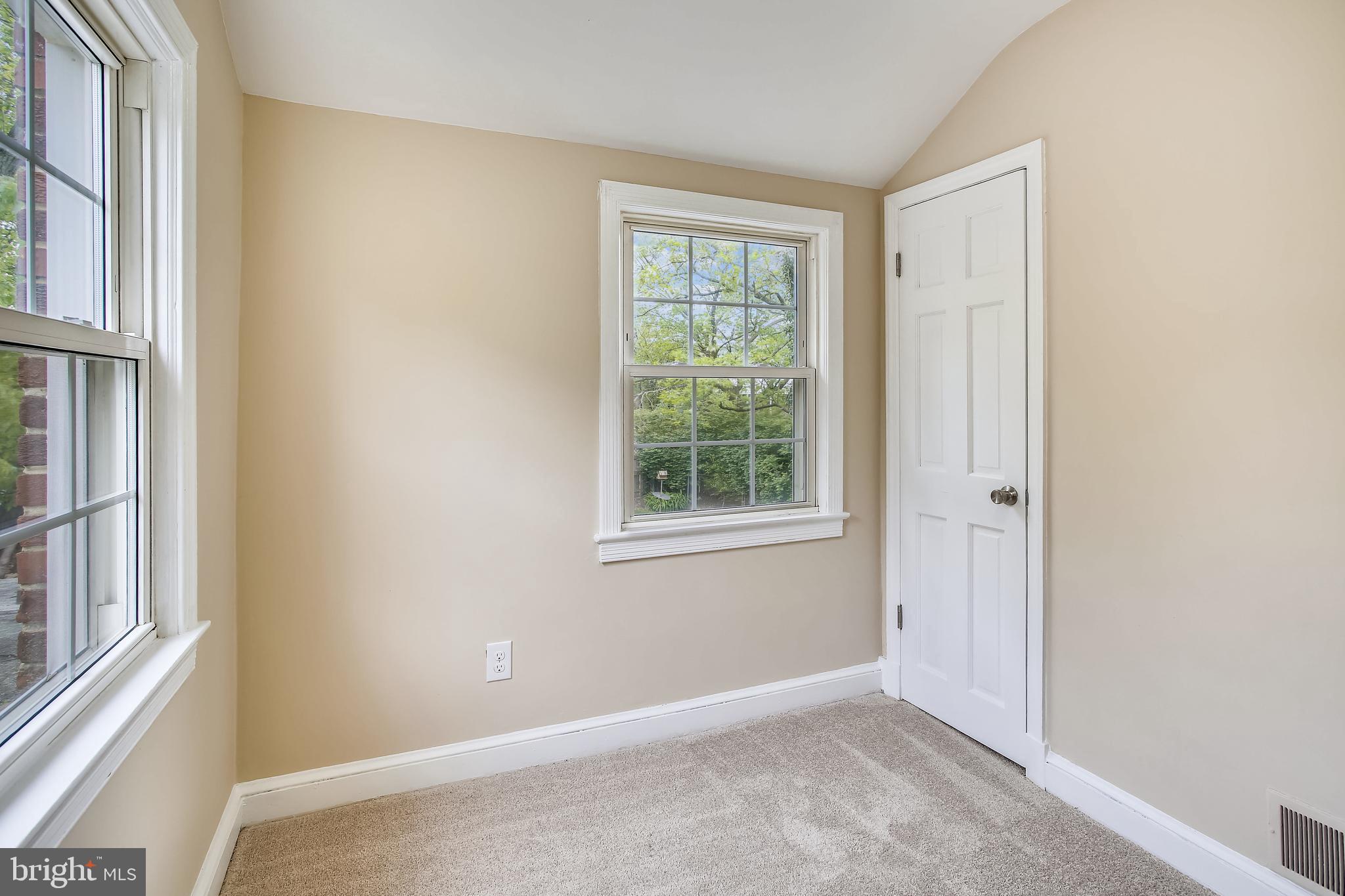 10013 Raynor Road Silver Spring, MD 20901 - Photo 30 of 61 Upper level BR3, new carpet