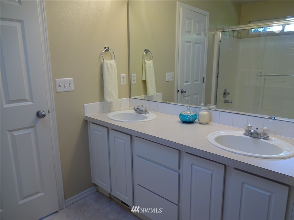 495 Field Place Northeast Renton, WA 98059 - Photo 11 of 25